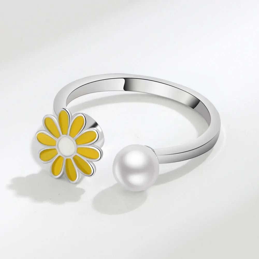 Eternal Daisy - Timeless ADHD Ring in Elegant Silver Design - Silver and Yellow Edition