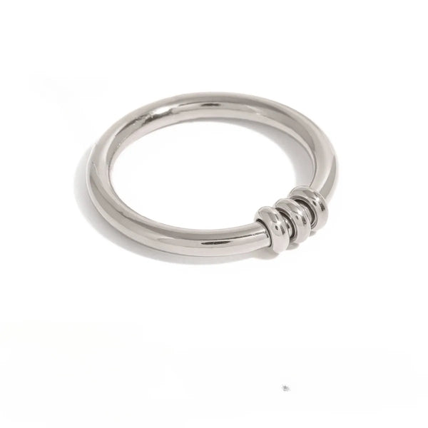 Desk Trio Silver – Bead Roll Silver Focus Ring